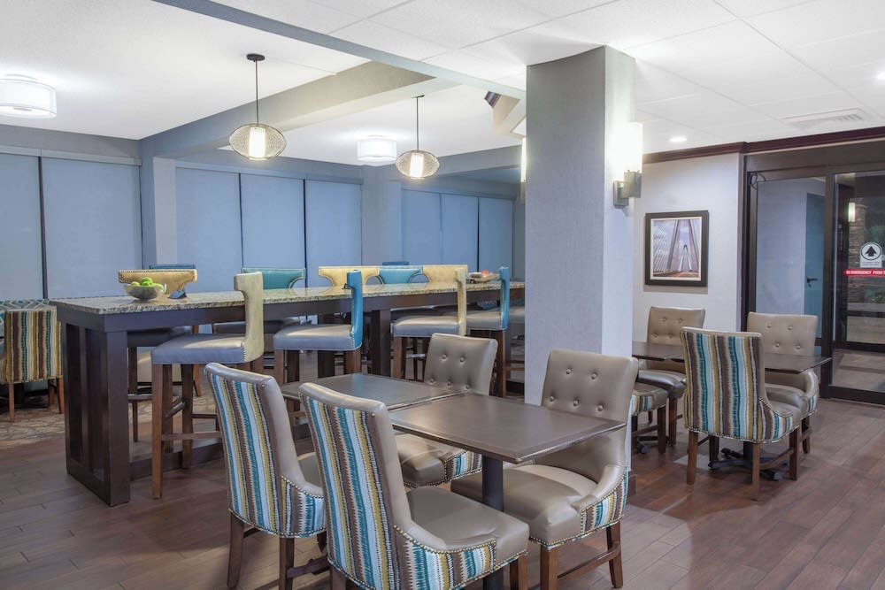 Wingate by Wyndham Charleston Coliseum 2