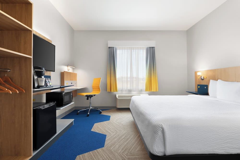 Microtel Inn & Suites by Wyndham Lachute 4