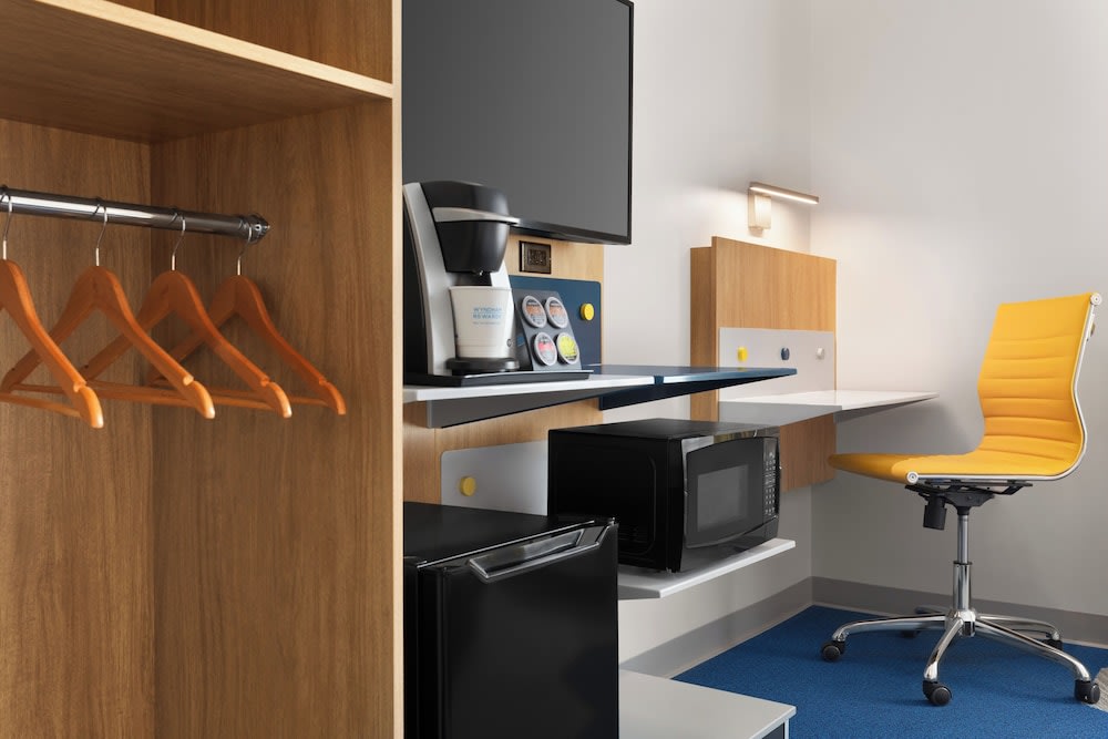 Microtel Inn & Suites by Wyndham Lachute 5