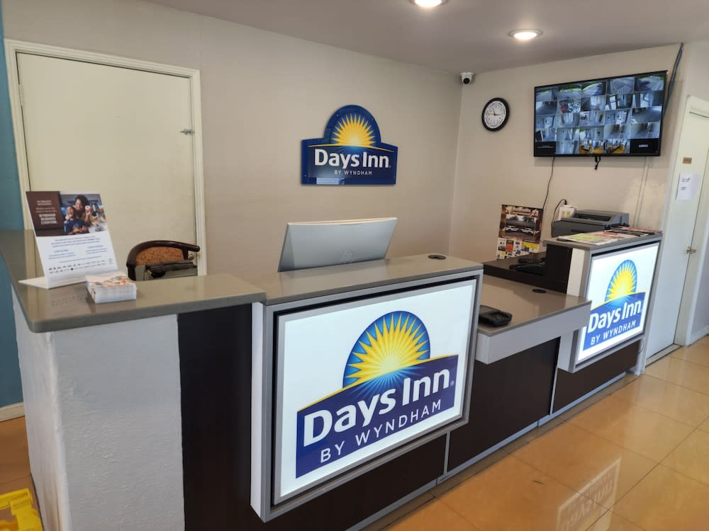 Days Inn by Wyndham Hardeeville Near Hilton Head 1