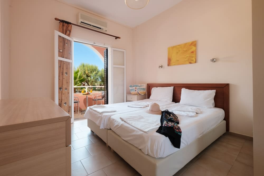 Canal D' Amour by Estia 2