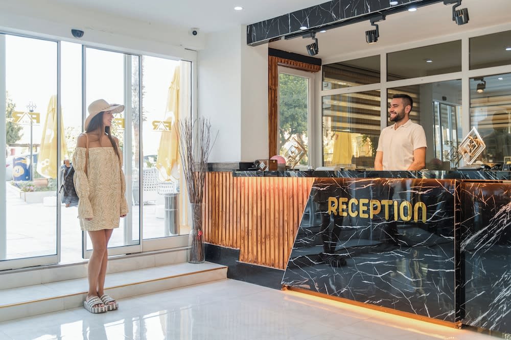 Far Life Hotel 2