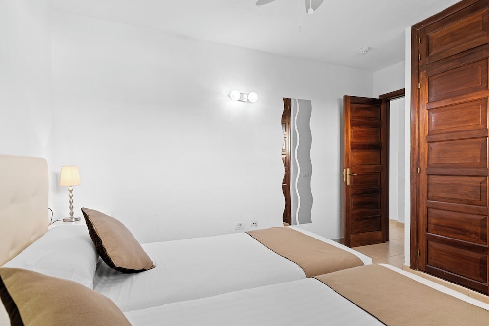 Paloma Beach Apartments 5