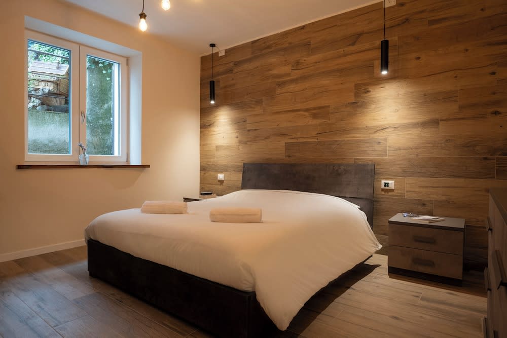 SnowLake Suite & Apartments 2