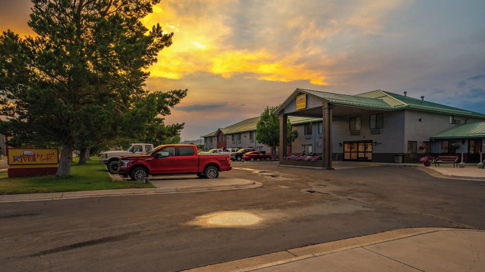 Yellowstone River Inn & Suites 1