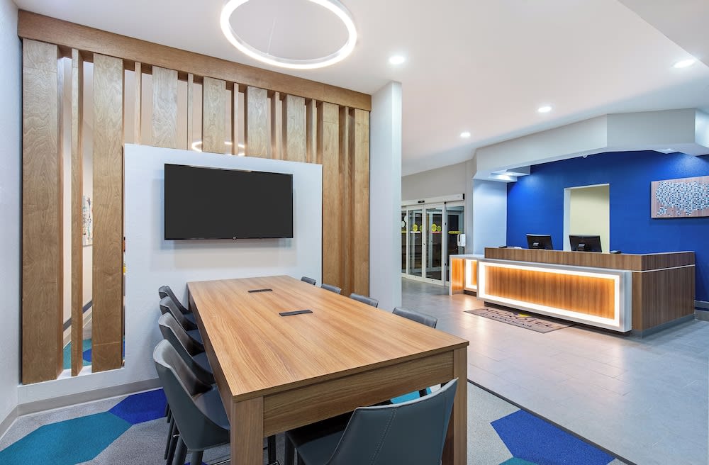 Microtel Inn & Suites Columbus North 4