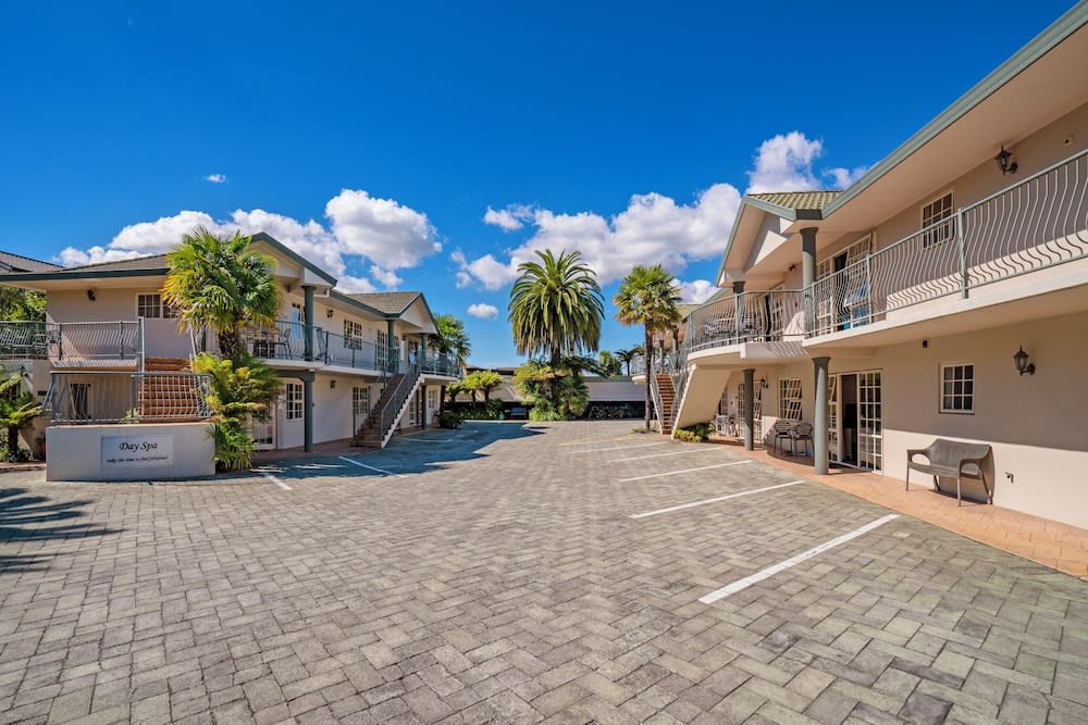 Silver Fern Rotorua Suites & Spa 1