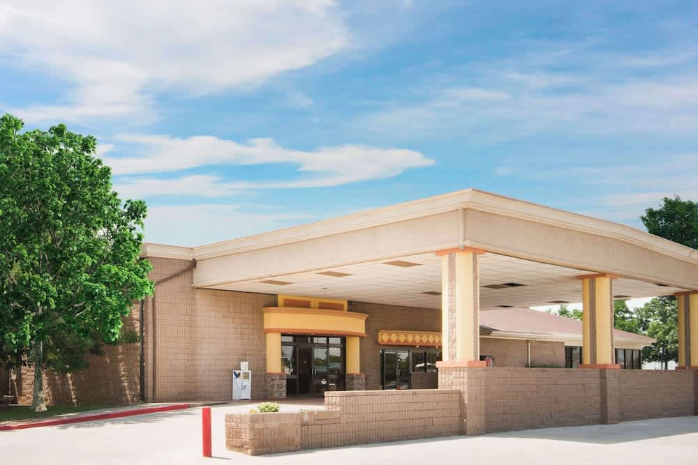 Travelodge by Wyndham Enid 1