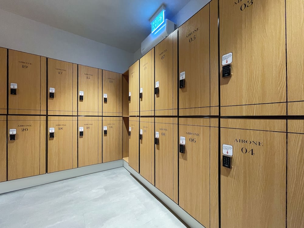 Airone Capsule Hotel 5