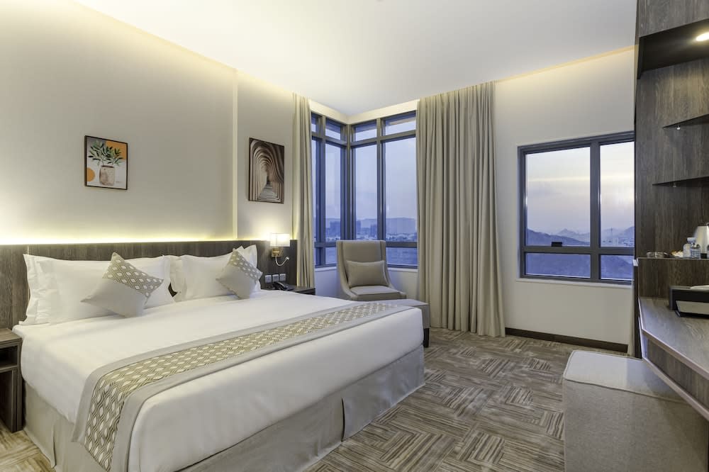 The Seasons Hotel 1