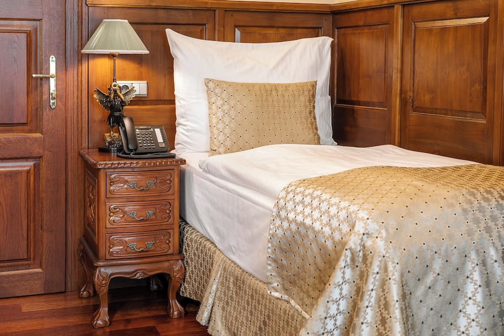 Iron Gate Hotel & Suites Prague by BHG 5