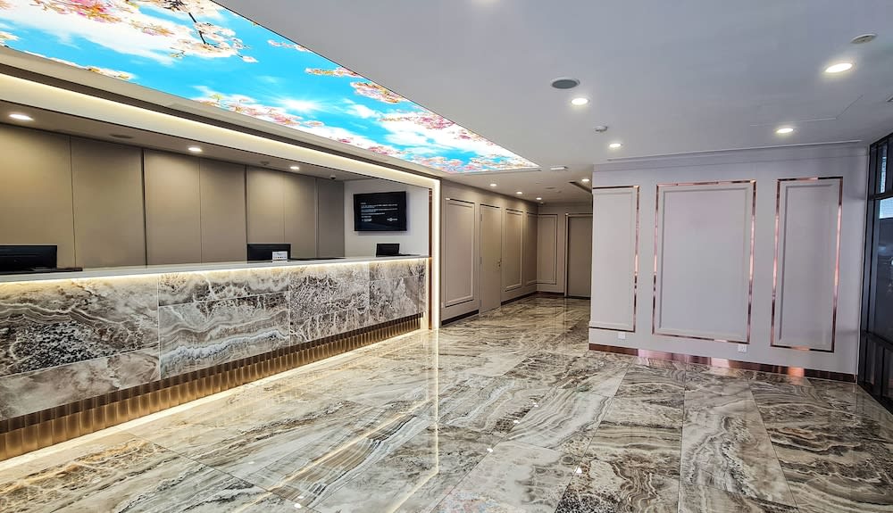 Hotel 81 Palace - NEWLY RENOVATED 4