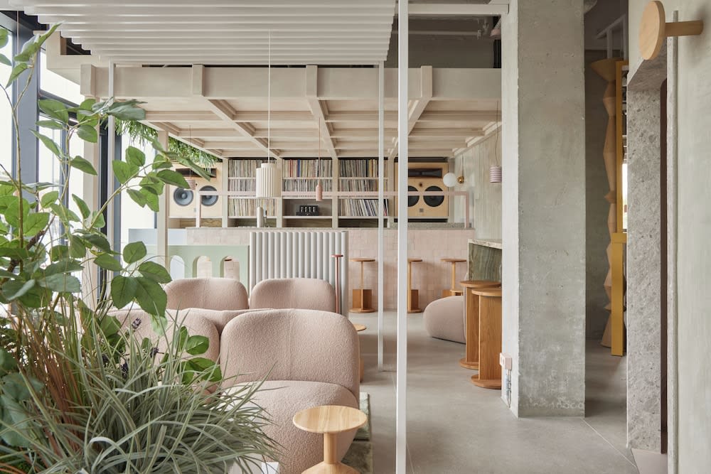 Locke at East Side Gallery 5