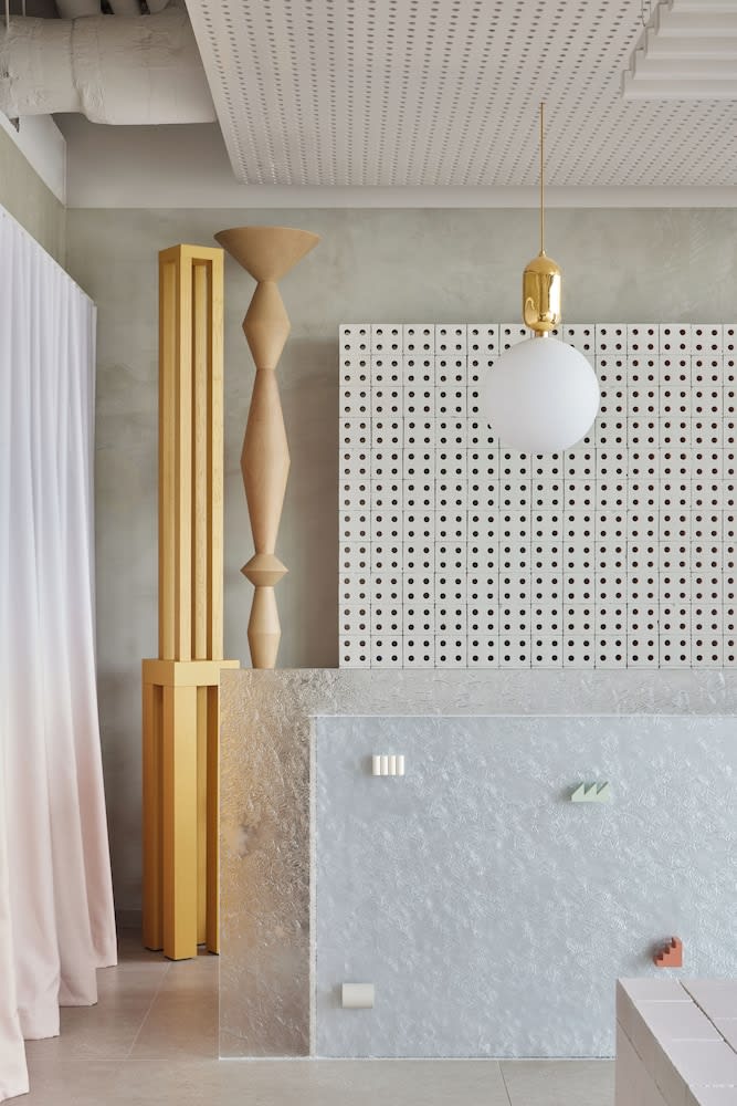 Locke at East Side Gallery 4