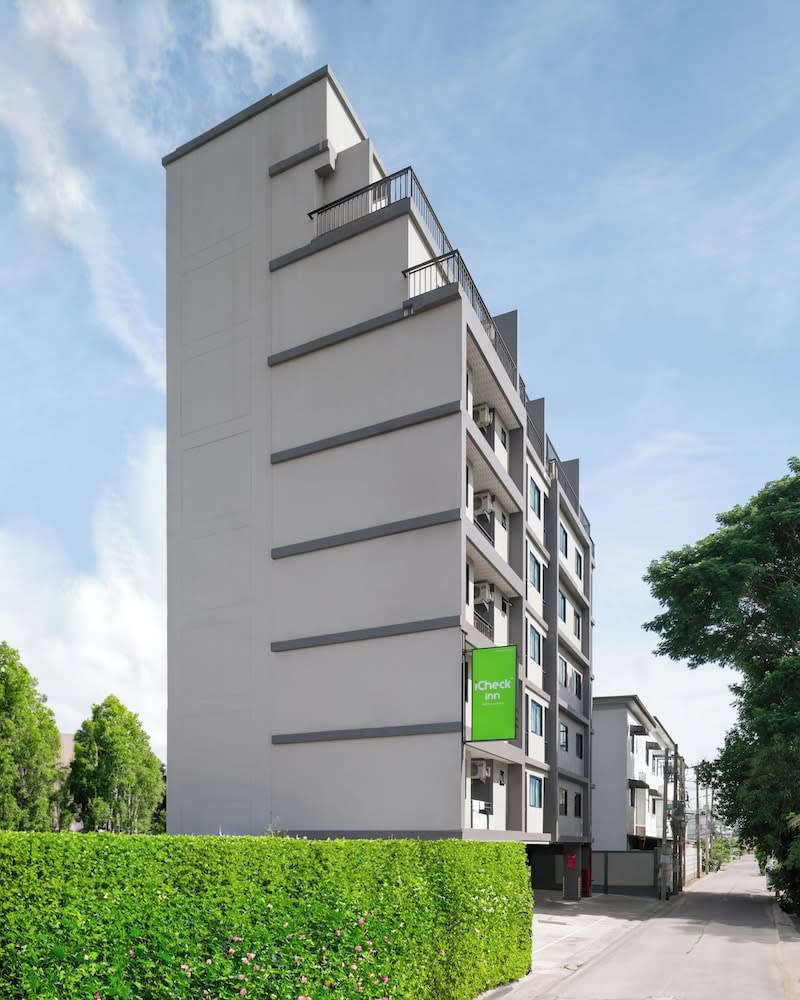 iCheck inn Darisa Ngamwongwan 1
