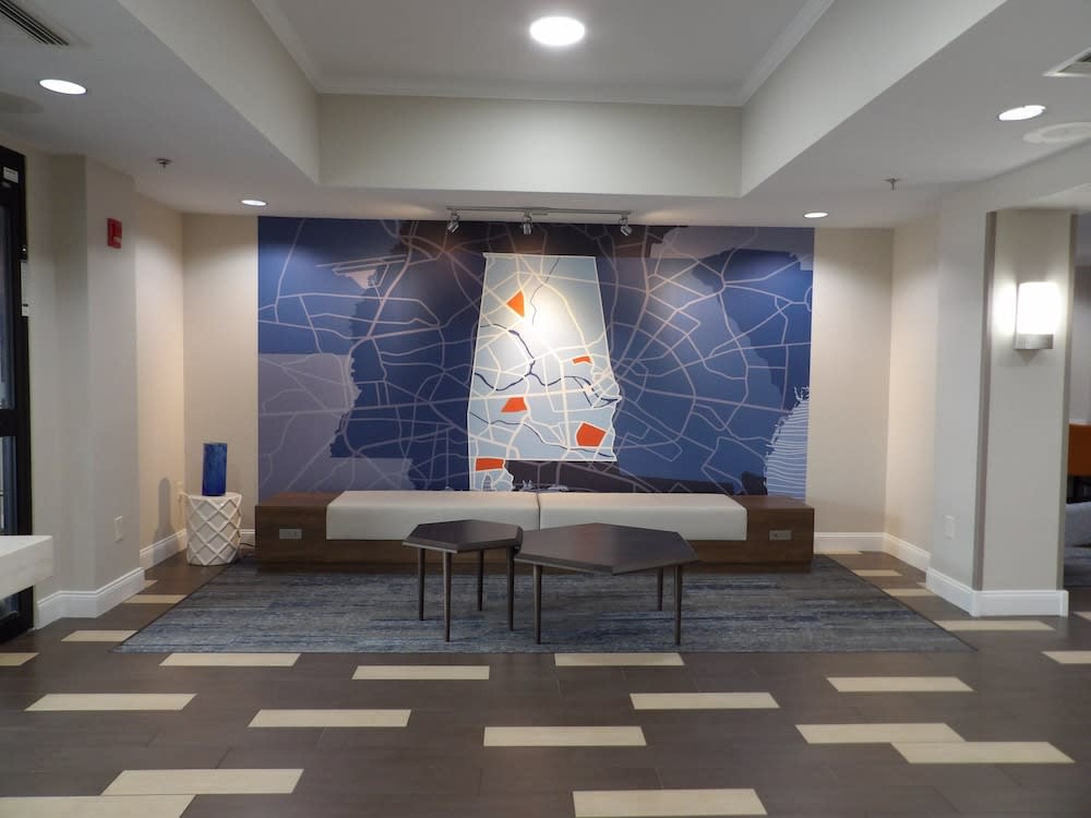Holiday Inn Express & Suites HUNTSVILLE AIRPORT by IHG 2