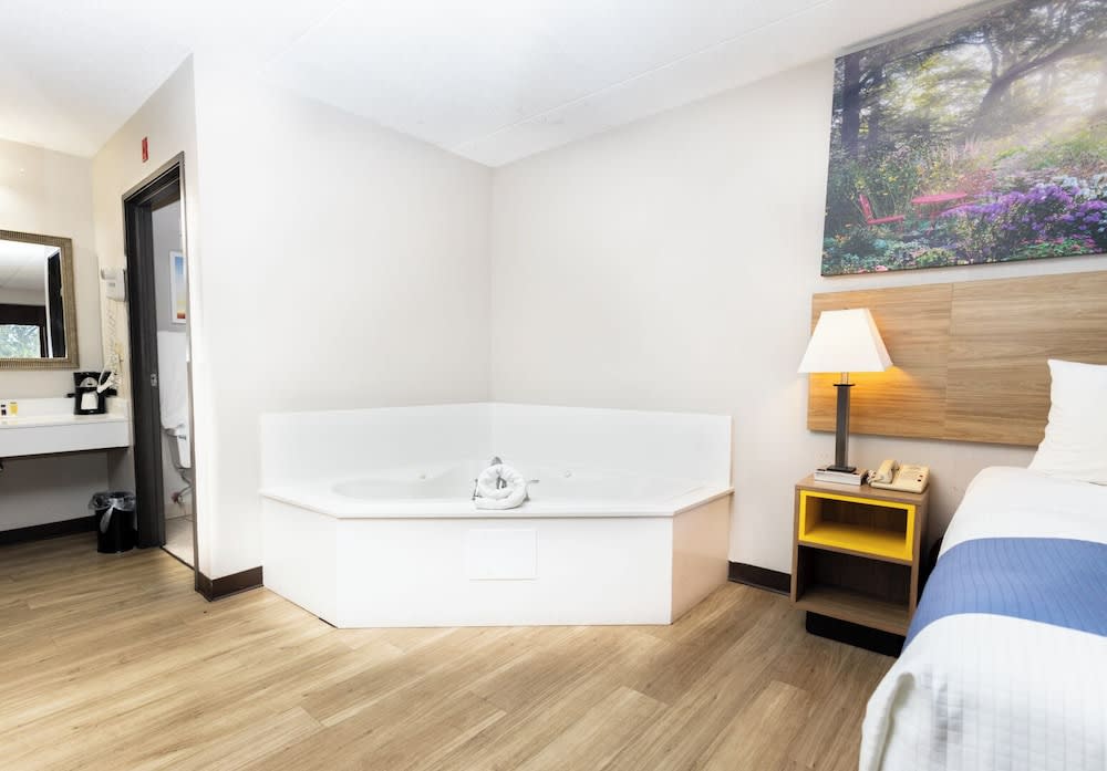 Days Inn by Wyndham Dayton Huber Heights Northeast 5