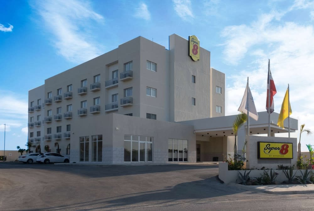 Super 8 by Wyndham Manzanillo 1