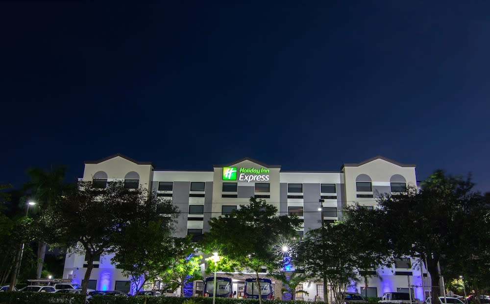 Holiday Inn Express & Suites FORT LAUDERDALE AIRPORT WEST by IHG 1