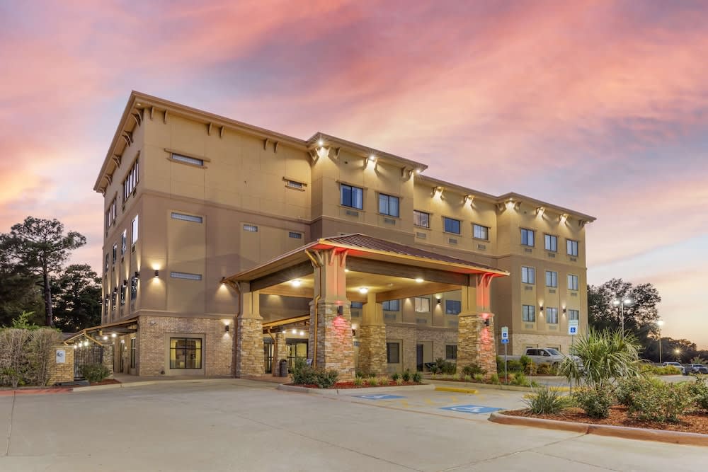 Best Western Plus Classic Inn and Suites 1