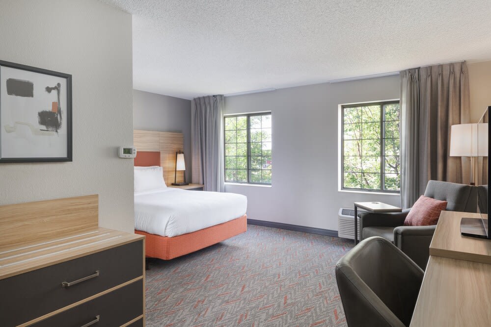 Candlewood Suites Eagan Arpt South - Mall Area, an IHG Hotel 4