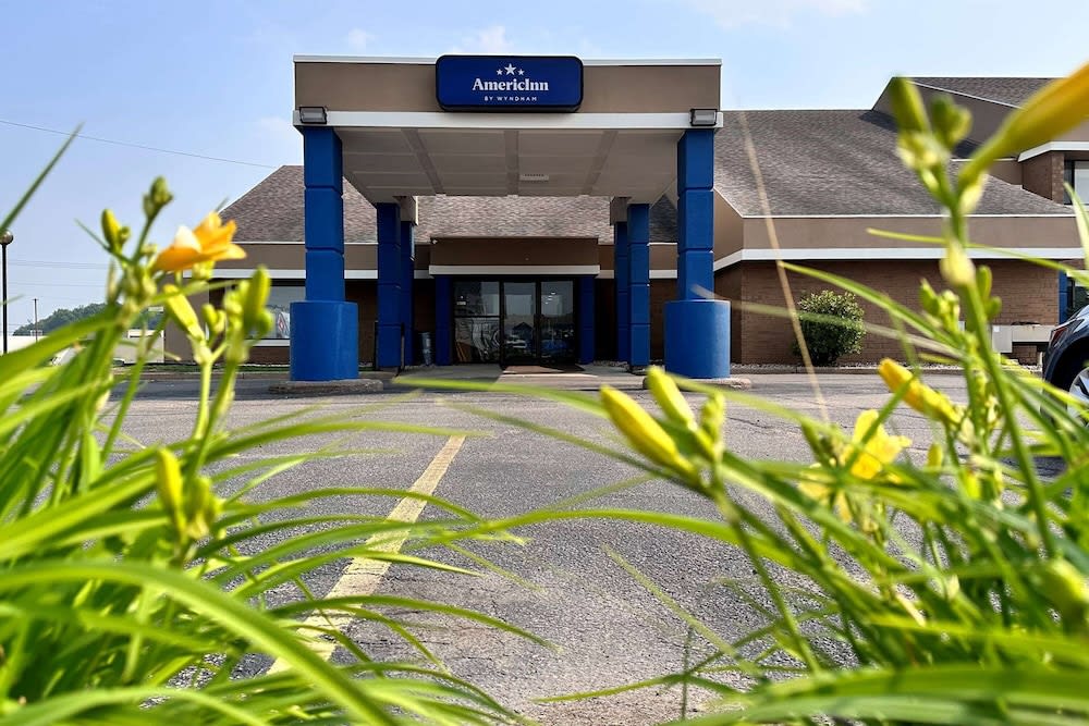 AmericInn by Wyndham Marshfield 1