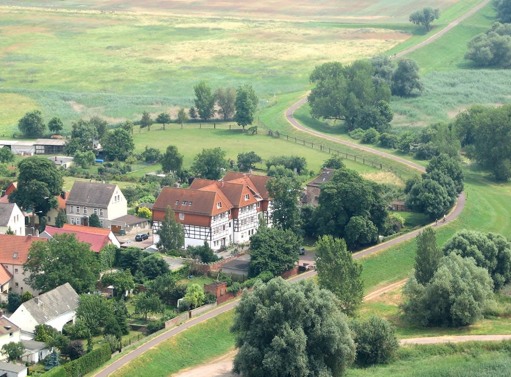 Hotel ELBRIVERA Alt Prester 1