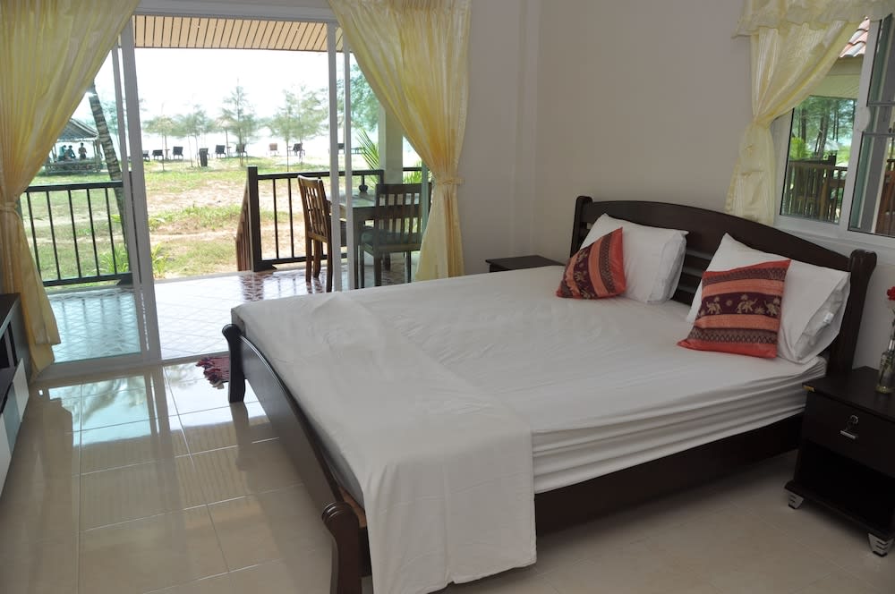 Pranee Beach Bungalows 2