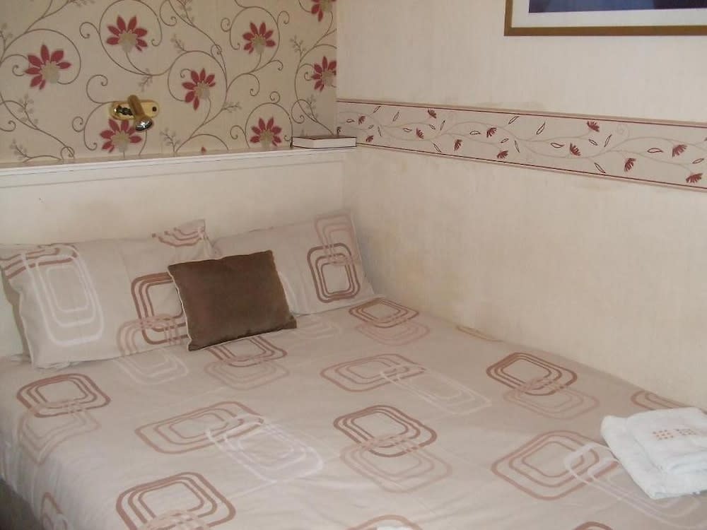 Fern Villa Hotel - Albert Road 2