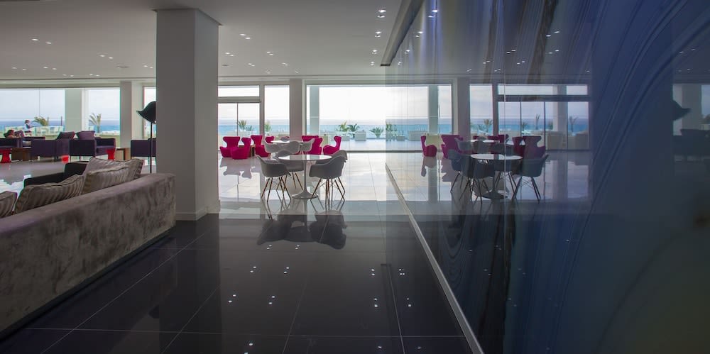 King Evelthon Beach Hotel & Resort 5