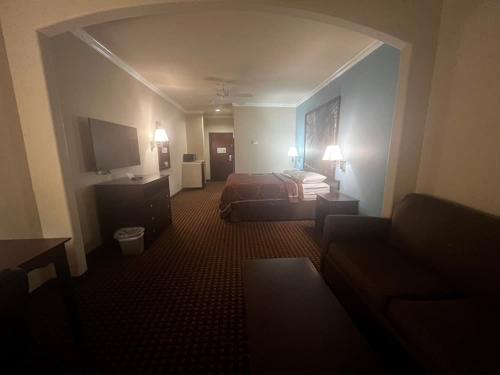 Super 8 by Wyndham IAH West/Greenspoint 5