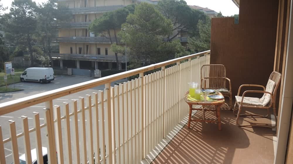 Family Apartment Steps From Pluto Beach 1