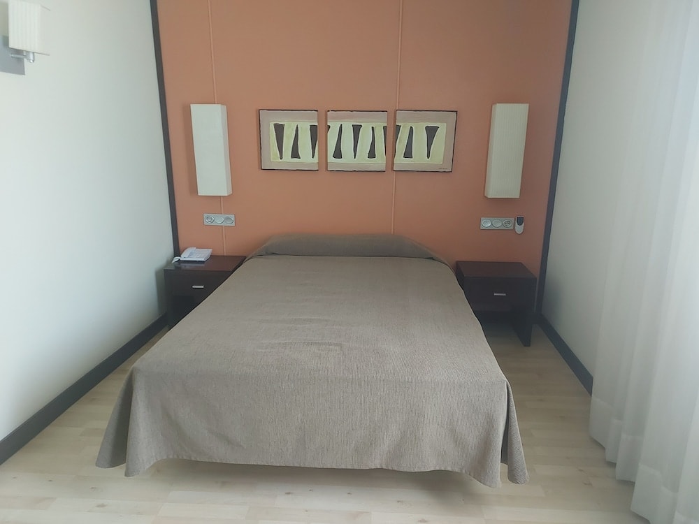 Hotel Puerta de Ocaña 3