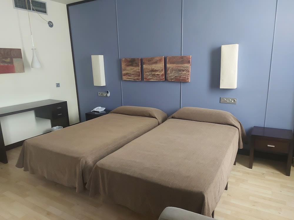 Hotel Puerta de Ocaña 5