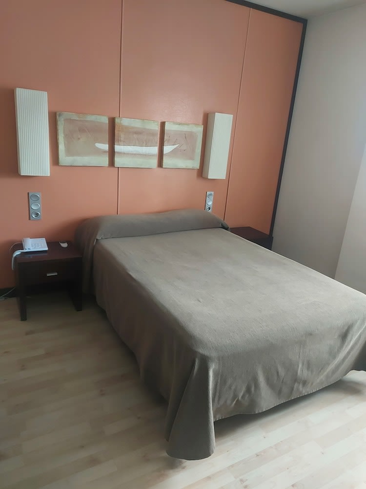 Hotel Puerta de Ocaña 4