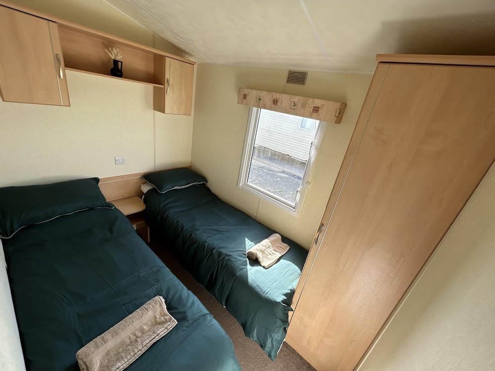 Lovely 2-bed Caravan at St Osyth Caravan Park 4