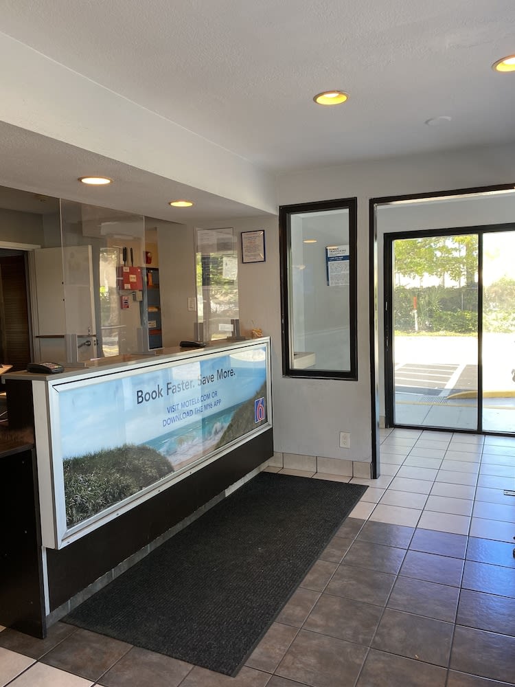 Motel 6 Lantana, FL 2