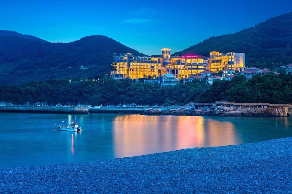 Crowne Plaza Zhoushan Seaview by IHG 1