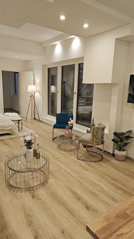 UG Neubau City Wohnung (optional Pool+Gym+2tes Bad extra buchbar) 1