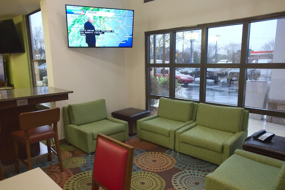 Holiday Inn Express ANDERSON-I-85 (EXIT 27-HWY 81) by IHG 2