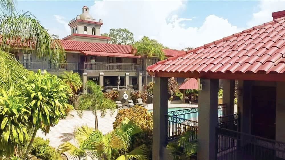 Red Roof Inn PLUS+ & Suites Tampa 1