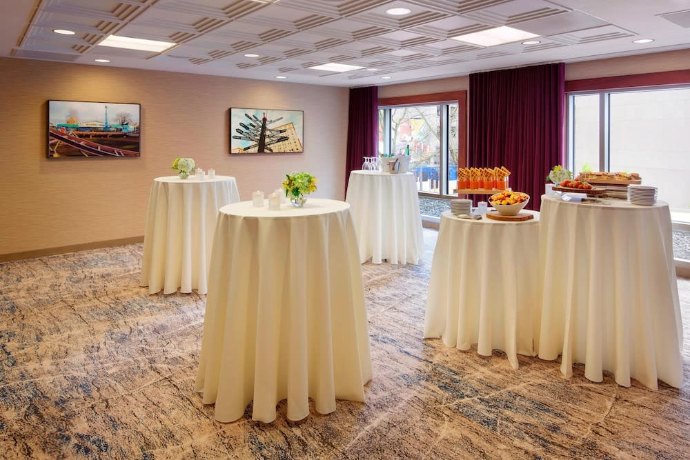 Courtyard by Marriott Portland City Center 4