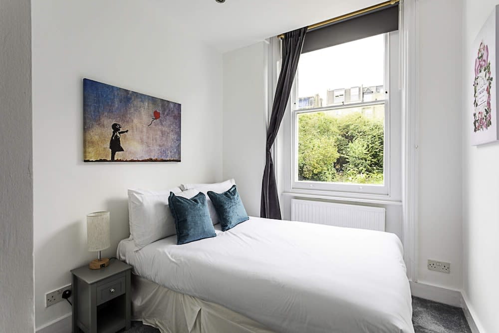 Clapham Charm: 2-bedroom Beauty 5