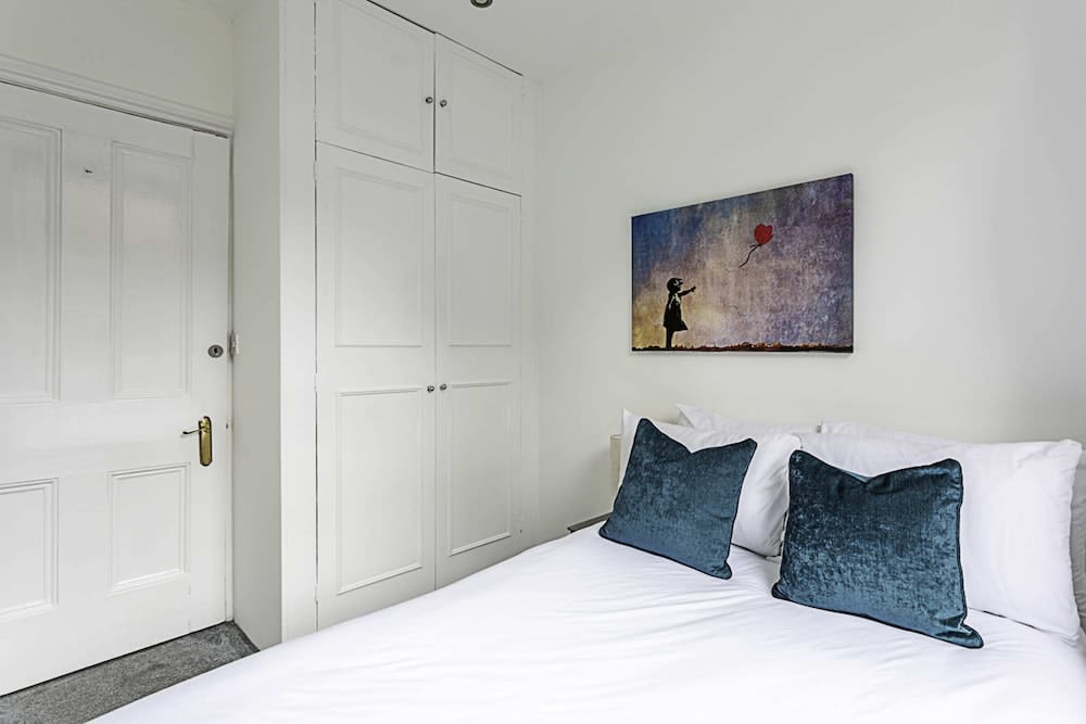 Clapham Charm: 2-bedroom Beauty 1
