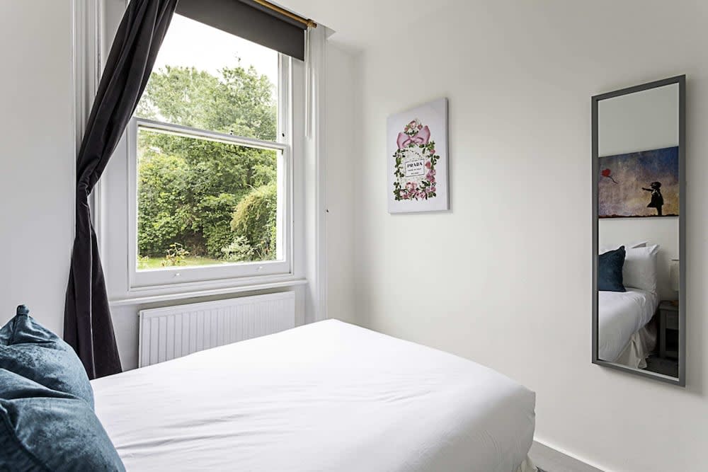 Clapham Charm: 2-bedroom Beauty 3