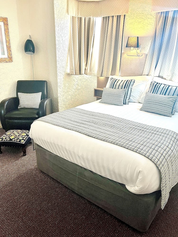 Clifton Court Hotel 1