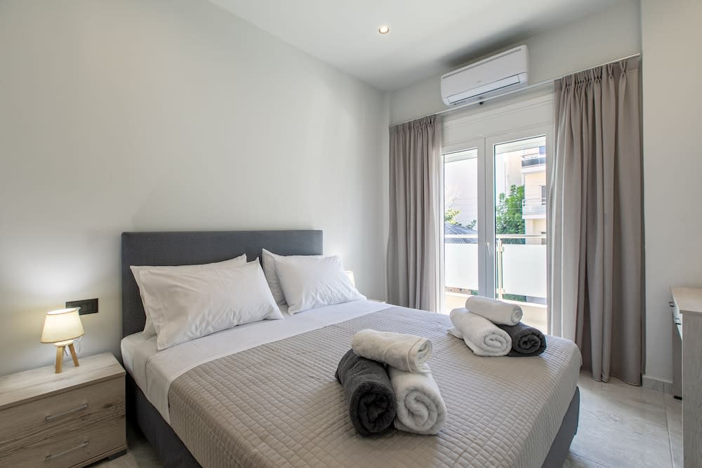 Neaira City Apartment Near The Beach 2