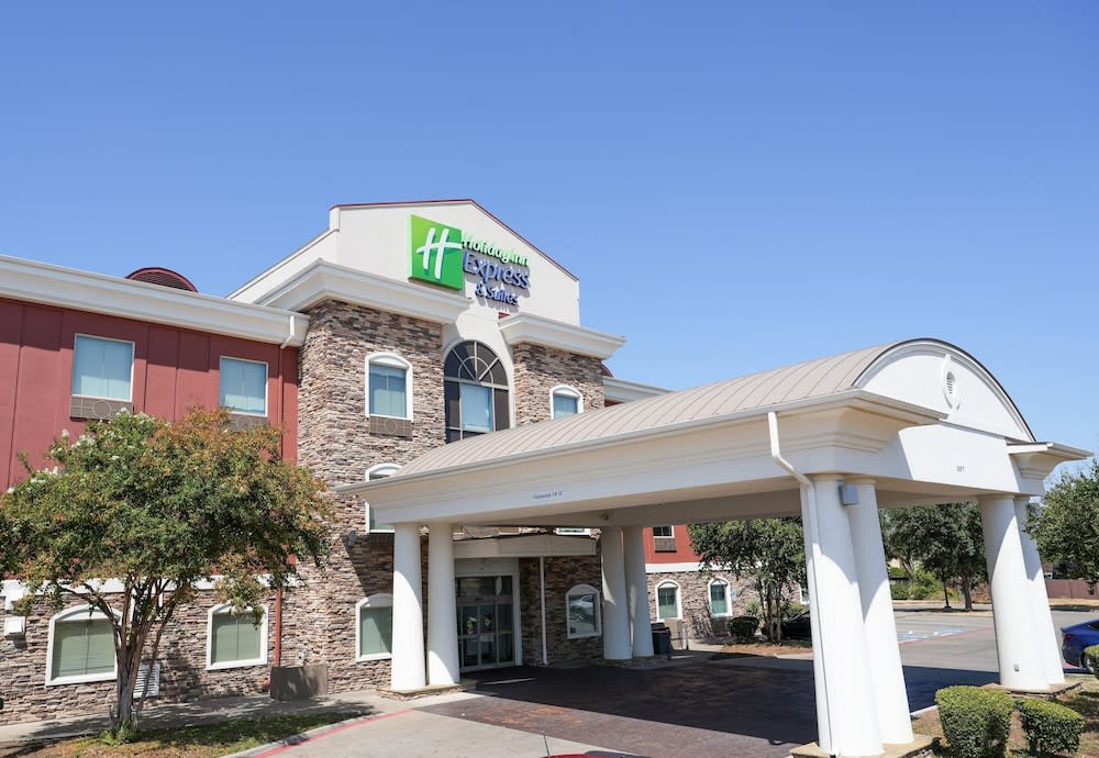 Holiday Inn Express & Suites DALLAS SOUTHWEST-CEDAR HILL by IHG 1