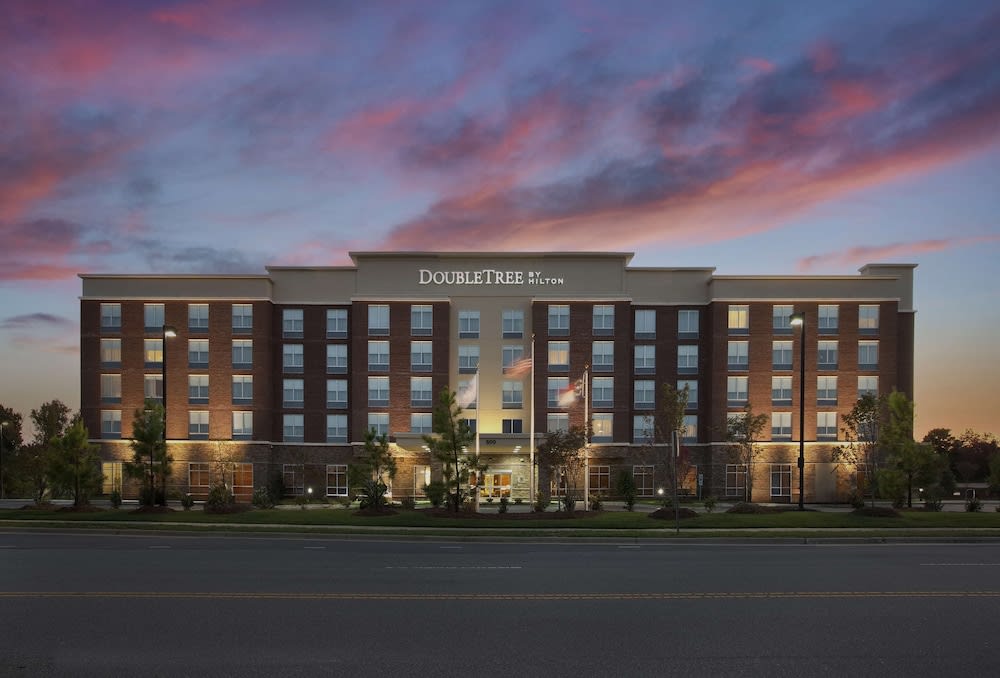 DoubleTree by Hilton Raleigh - Cary 1