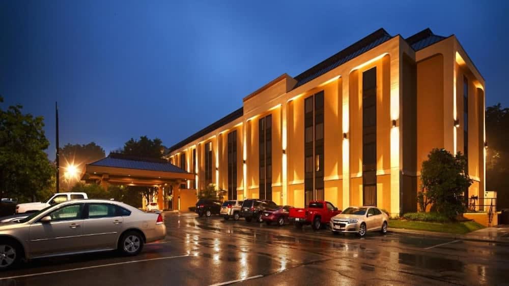 Days Inn by Wyndham Englewood Dayton Airport 1